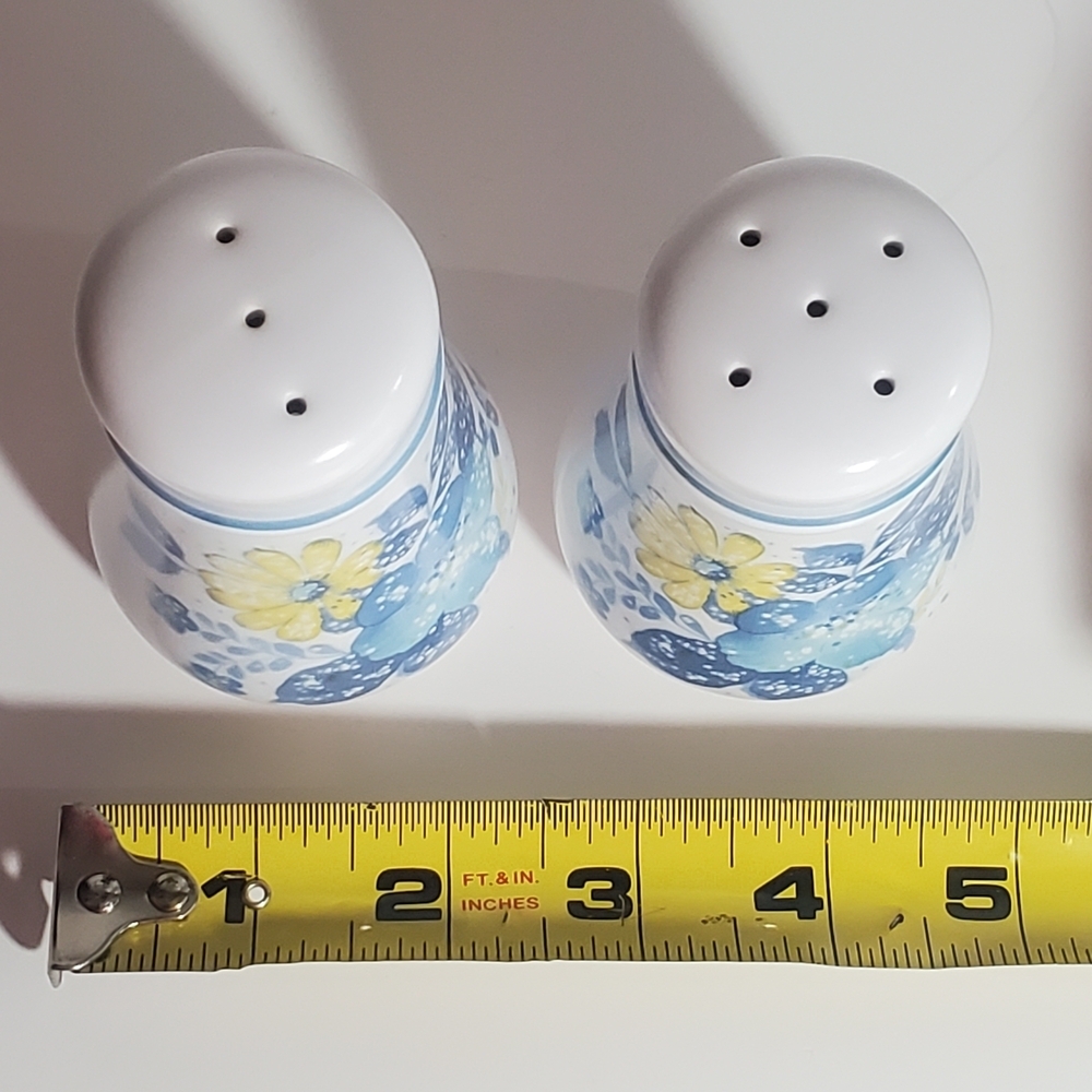 NORITAKE Vintage Salt & Pepper Set from the Good Times Collection Floral Pattern - Picture 10 of 10
